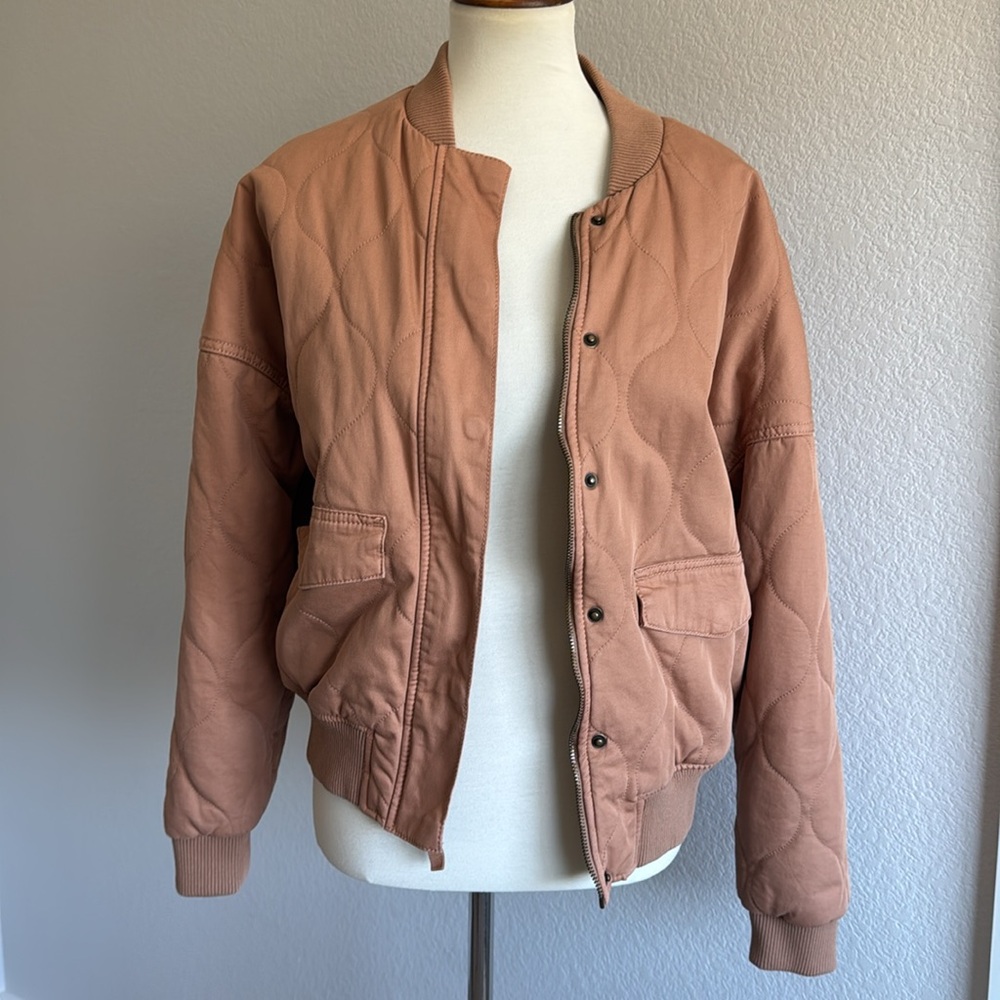 Universal thread quilted bomber jacket EUC - Picture 3 of 6